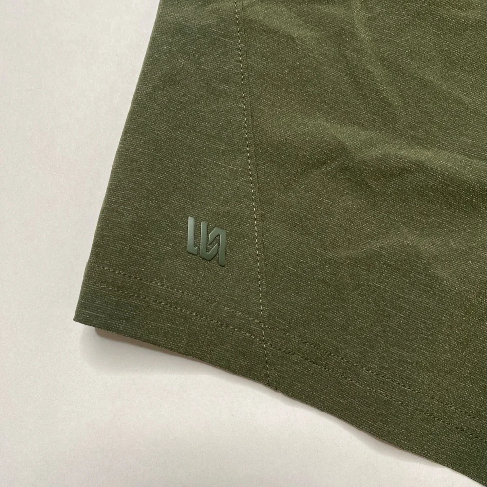 VRST Men's 8” green shorts SIZE small men NWT